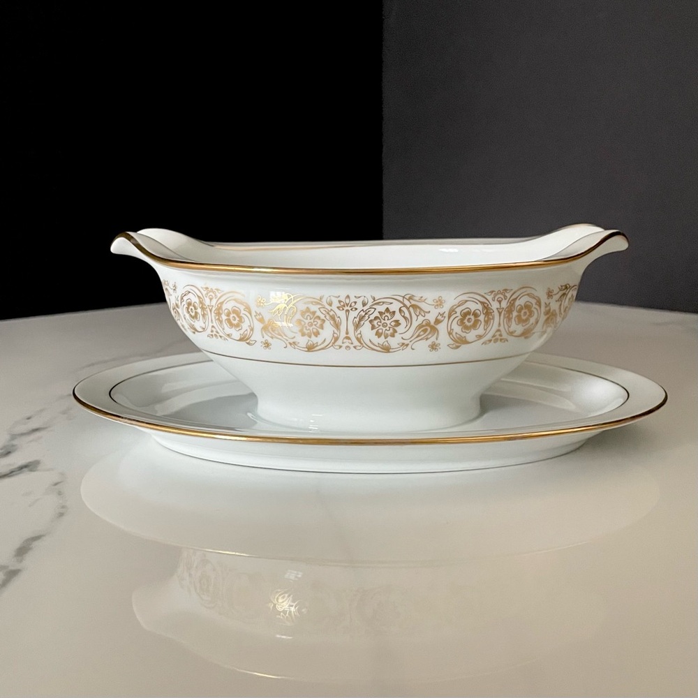 Gravy Boat with Attached Underplate - Raphael by Noritake